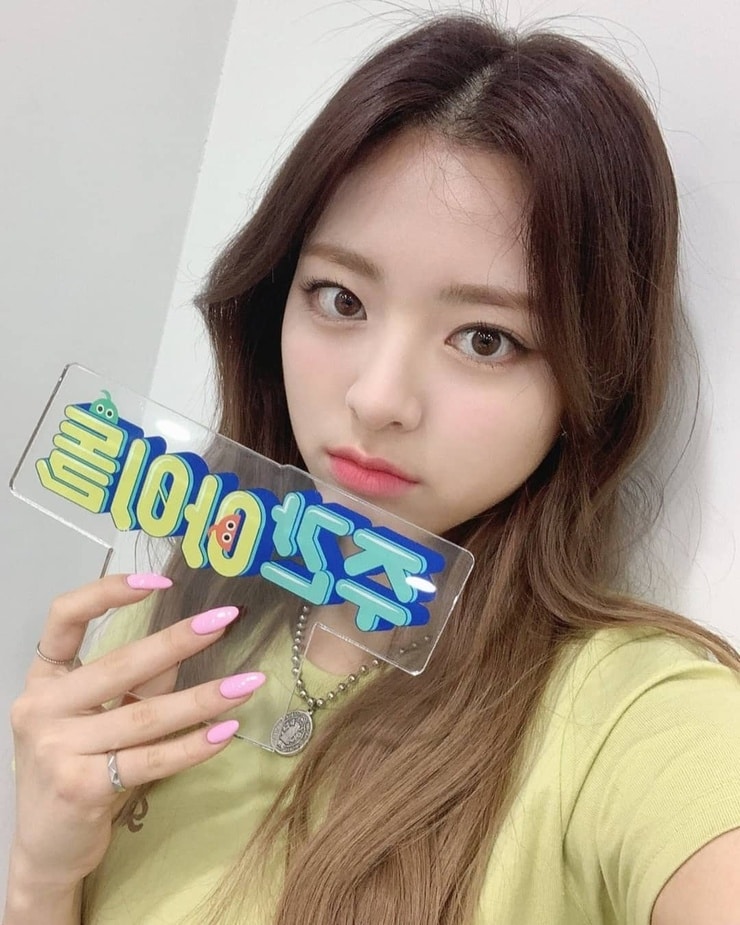 Image Of Yuna (itzy)