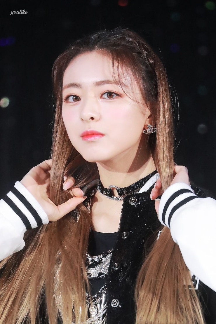 Picture of Yuna (ITZY)