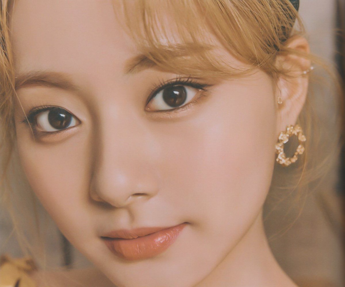 Chou Tzu-yu (Tzuyu) Chou Tzu-yu (Tzuyu)