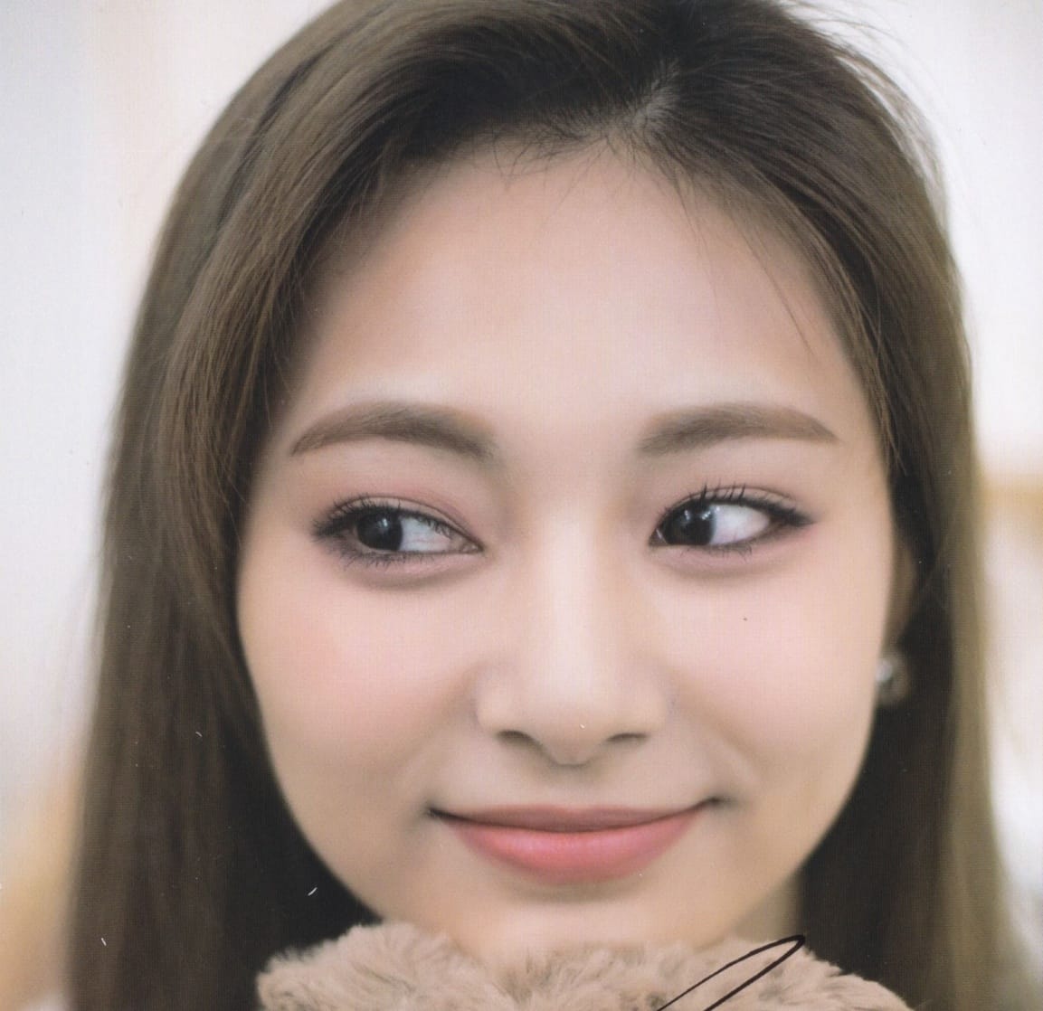 Chou Tzu-yu (Tzuyu) Chou Tzu-yu (Tzuyu)