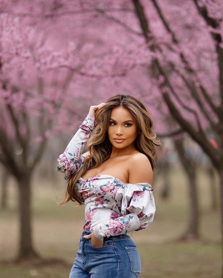 Picture Of Daphne Joy 