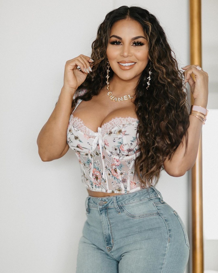 Dolly Castro Picture