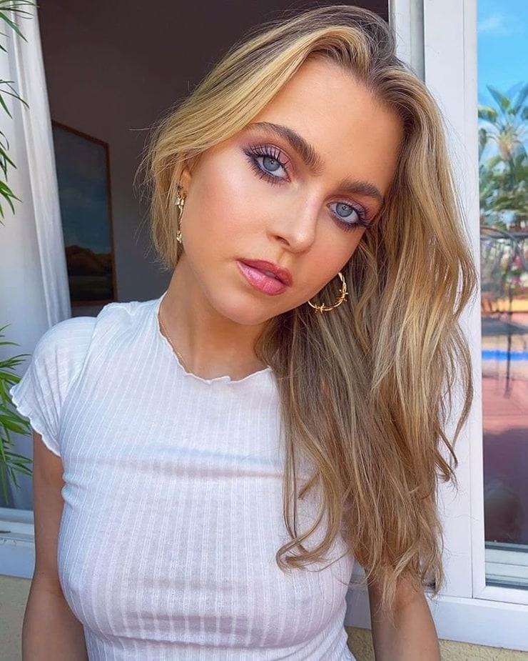 Anne Winters pretty