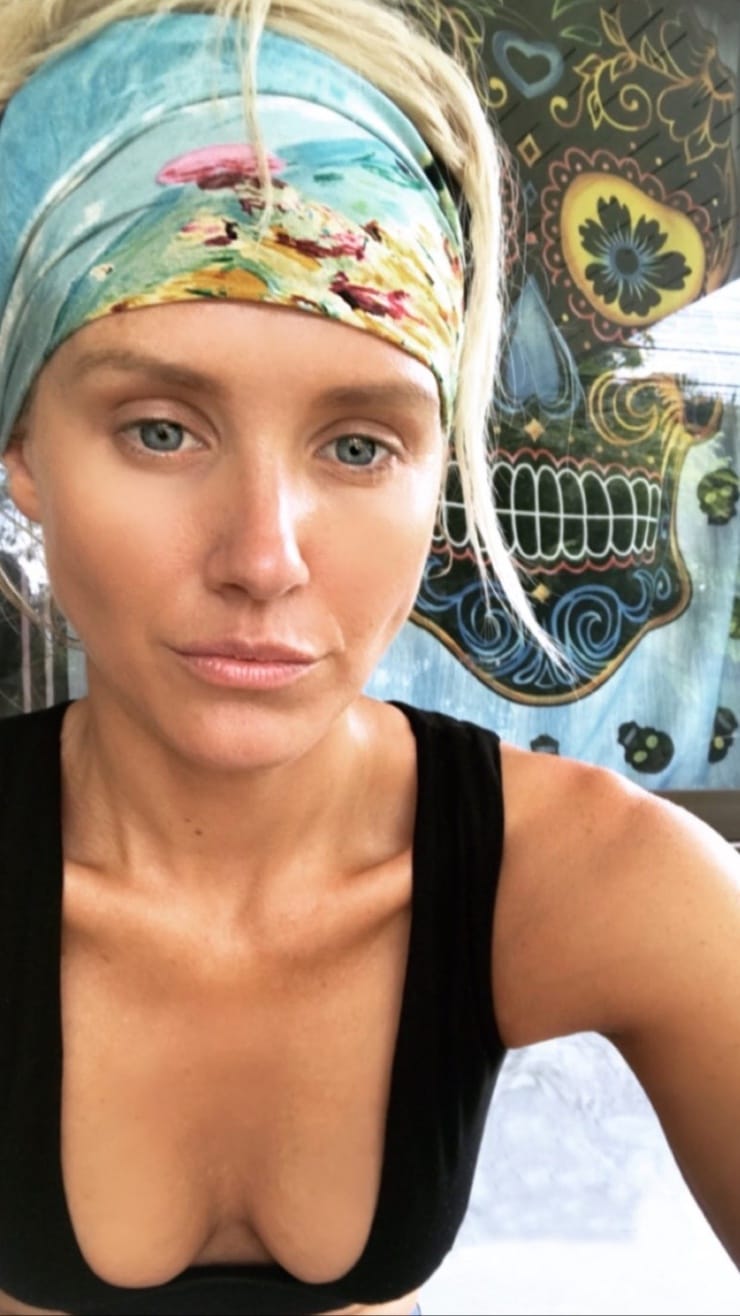 Nicky Whelan Pics