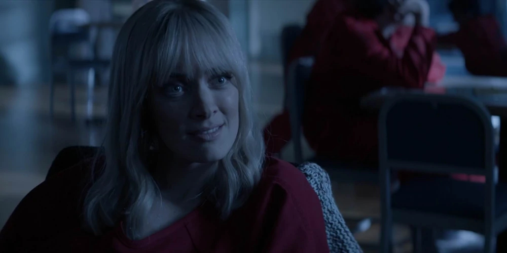 Beth Kane (Alice)