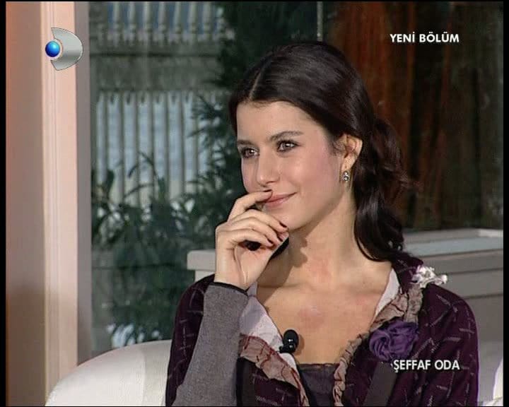 Picture Of Beren Saat 3109