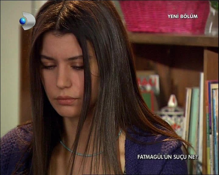 Picture Of Beren Saat 7092