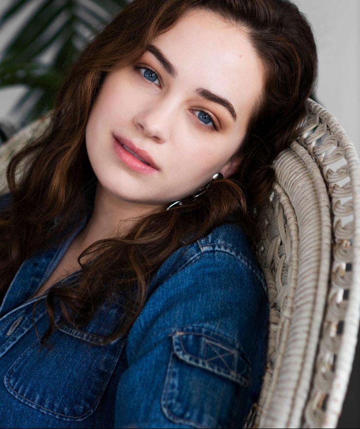 Picture of Mary Mouser