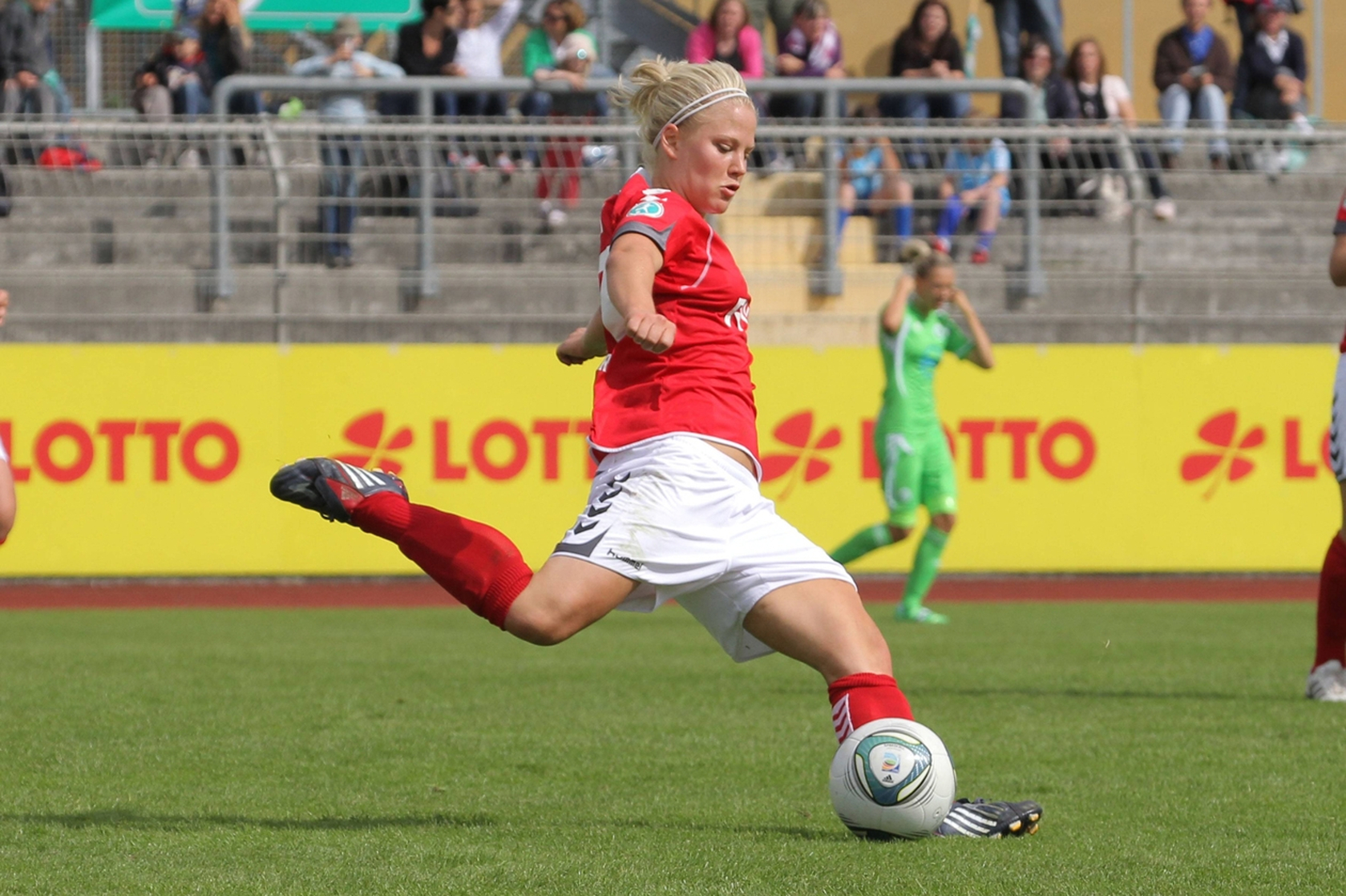 Leonie Maier