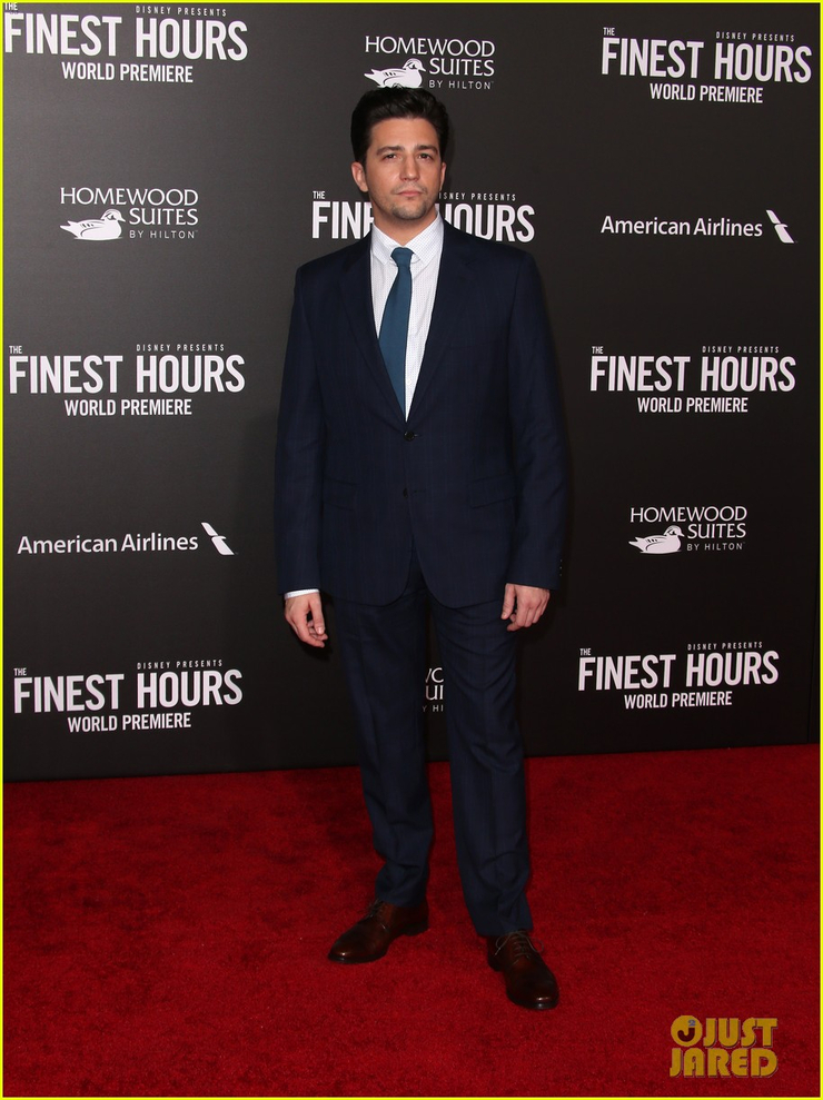 Picture of John Magaro