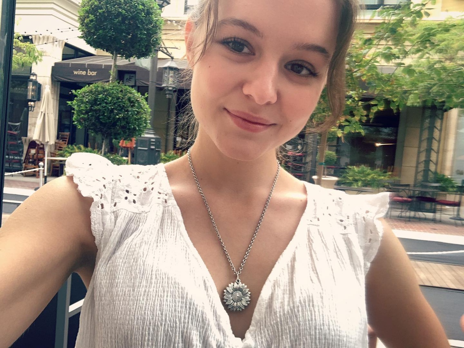 Izabela Vidovic Izabela Vidovic
