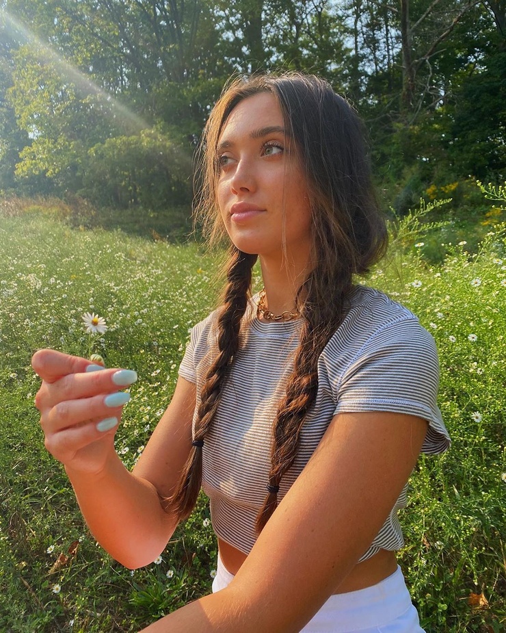 Hannah Meloche picture