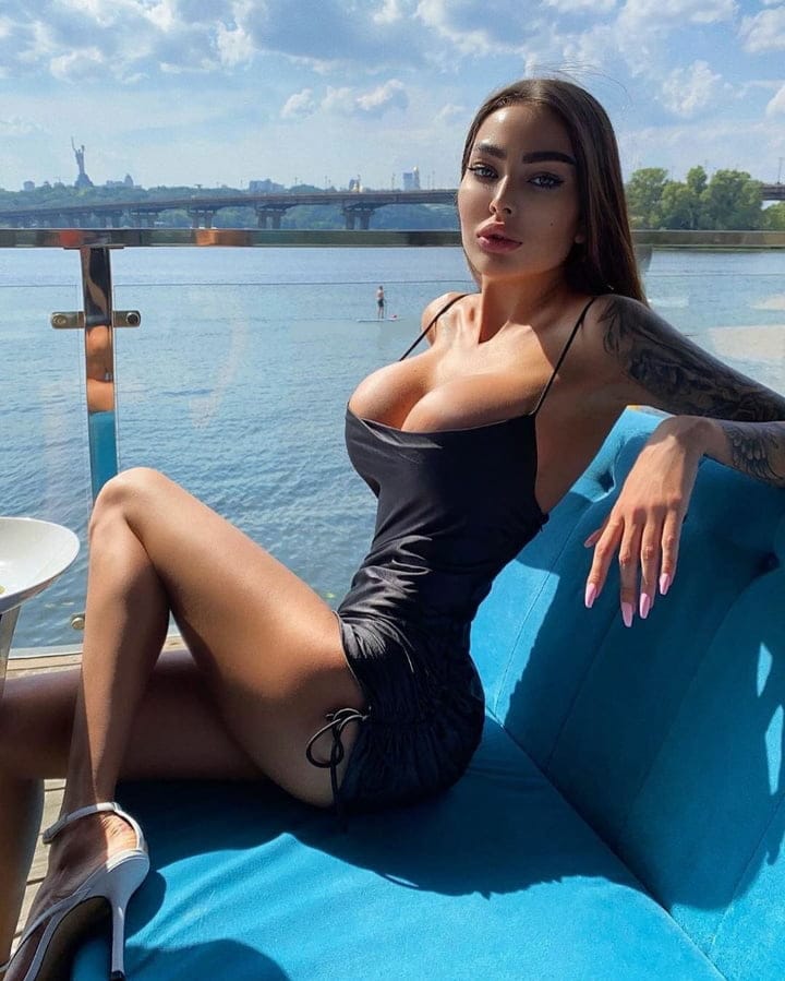 Alena Omovych 6913