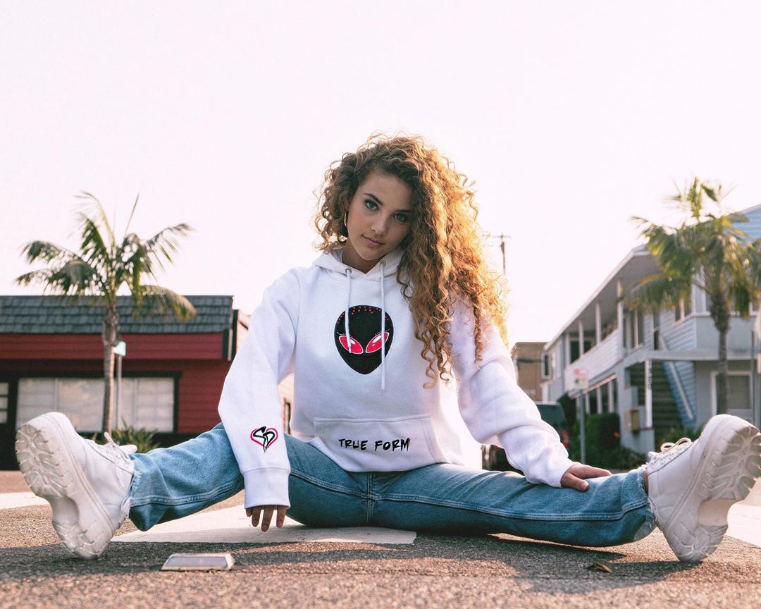 Sofie Dossi