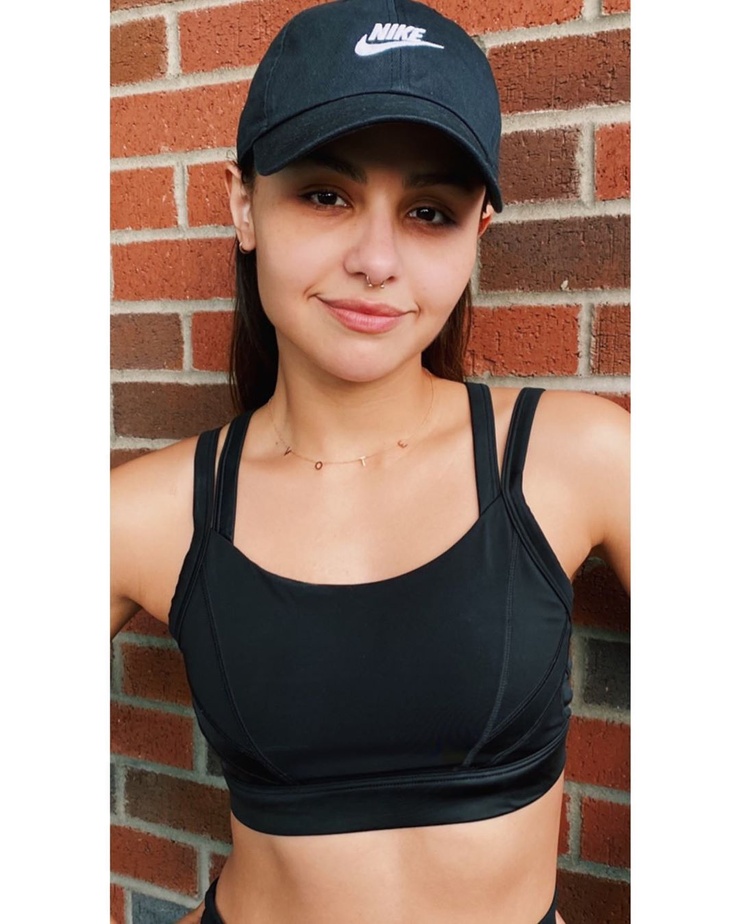 Эйми карреро. Эйми Нэш. Эйми Карреро актрсса. Aimee Carrero Instagram. Эйми Карреро купальник.