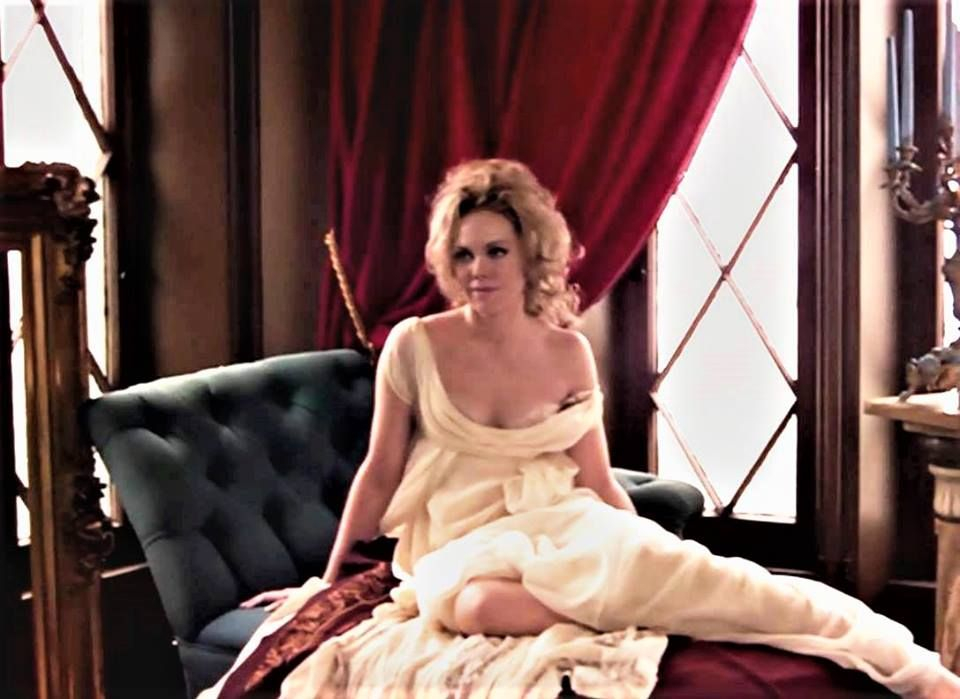 Lara Parker