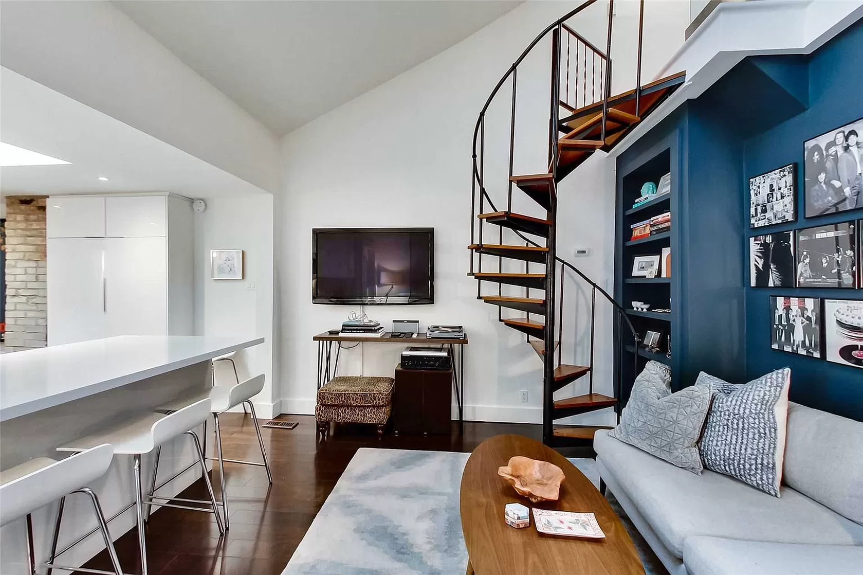 Picture of 319 Wellesley St E, Toronto, ON M4X 1H2