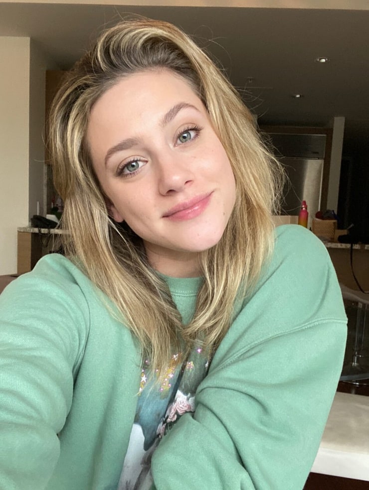 Next photo of Lili Reinhart