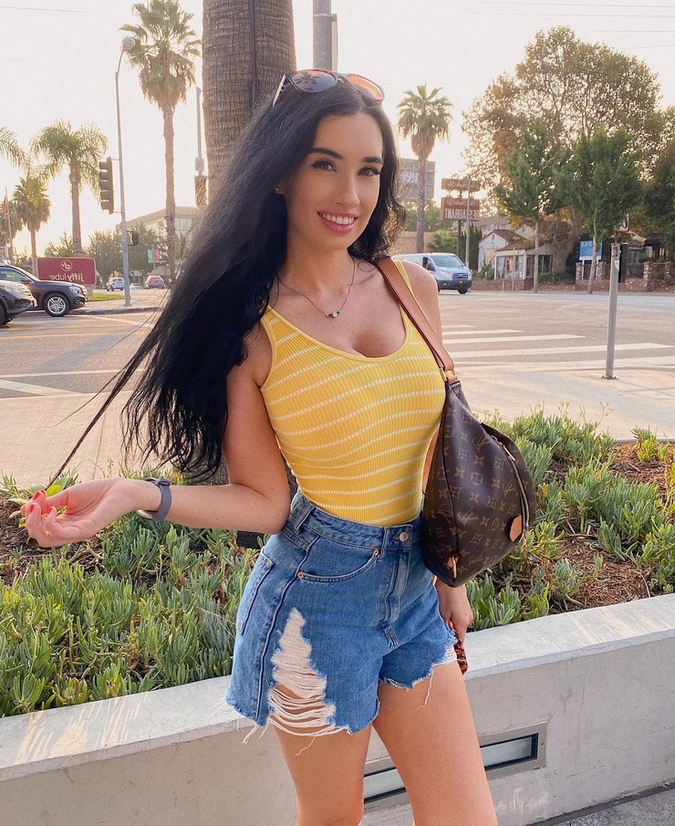 Picture of Paris Dylan