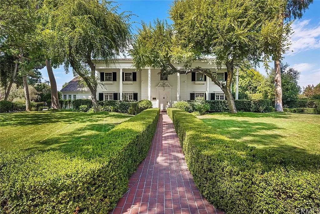 4225 Country Club Dr, Long Beach, CA 90807
