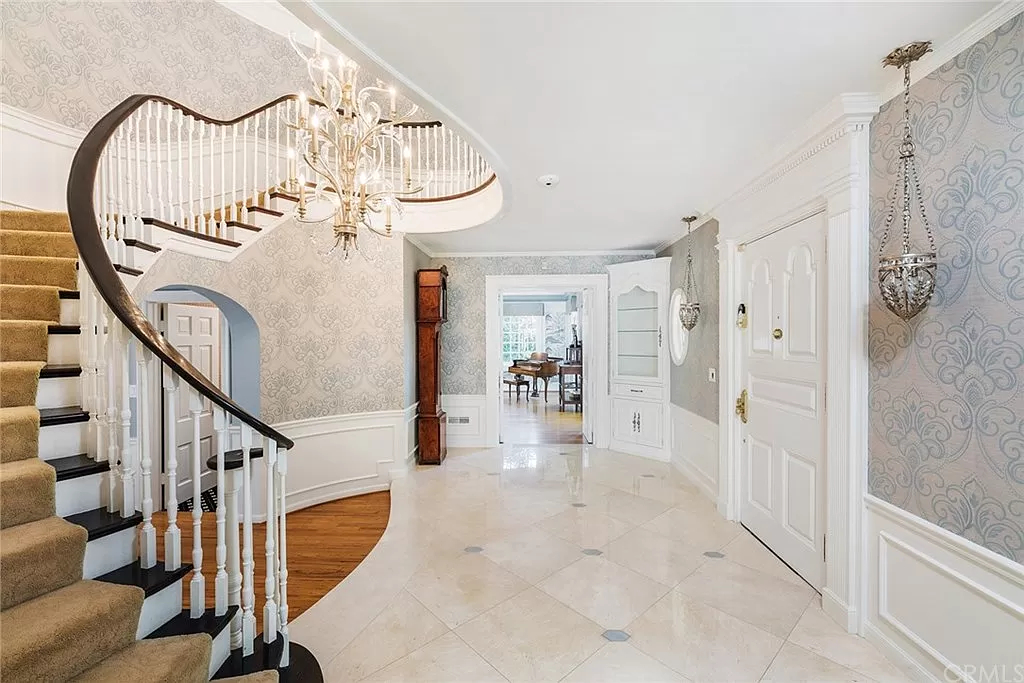 4225 Country Club Dr, Long Beach, CA 90807