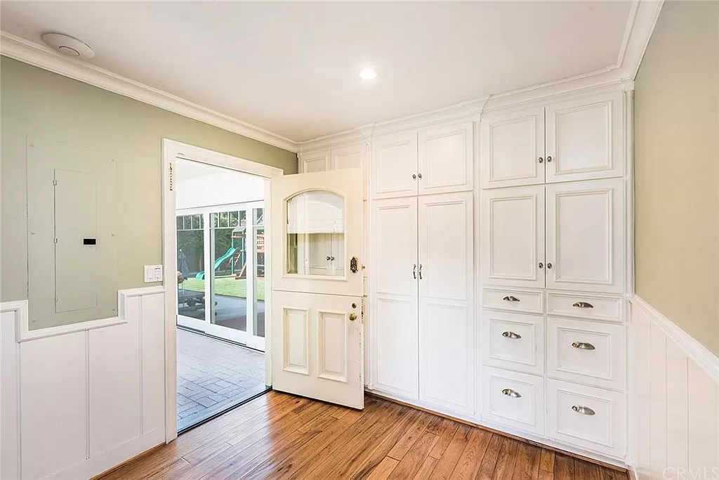 4225 Country Club Dr, Long Beach, CA 90807