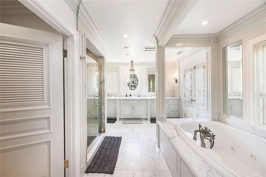 4225 Country Club Dr, Long Beach, CA 90807