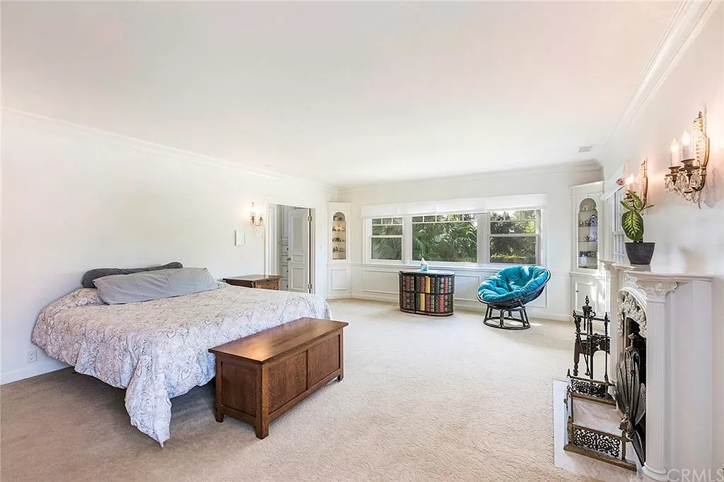 4225 Country Club Dr, Long Beach, CA 90807