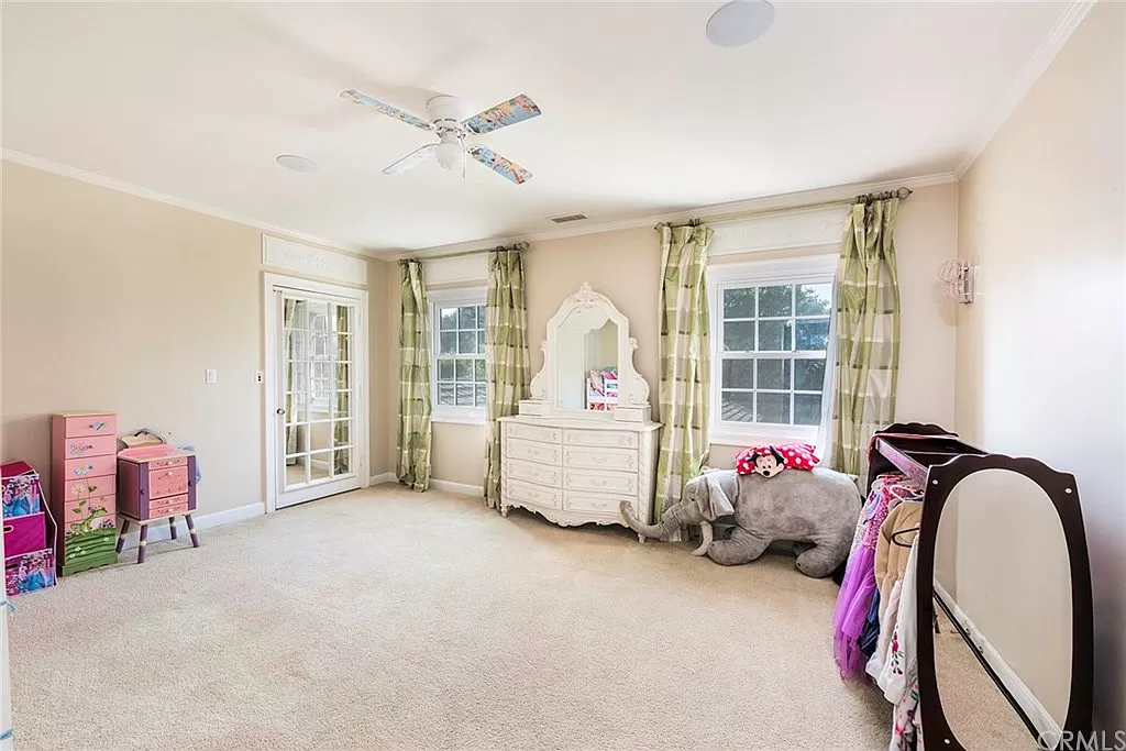 4225 Country Club Dr, Long Beach, CA 90807