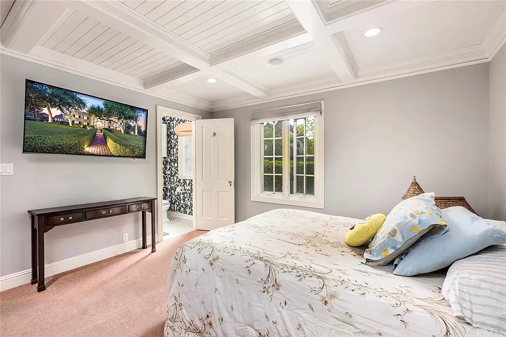 4225 Country Club Dr, Long Beach, CA 90807