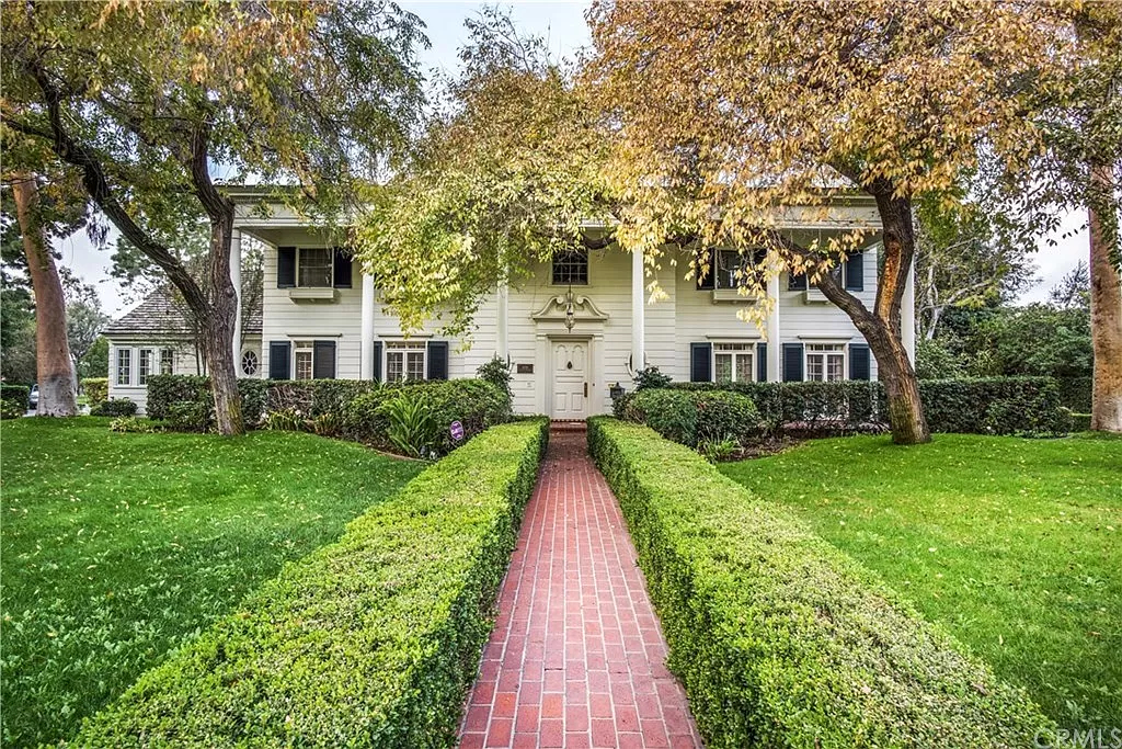 4225 Country Club Dr, Long Beach, CA 90807