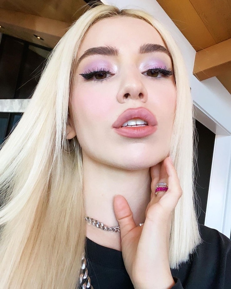 Ava max фото