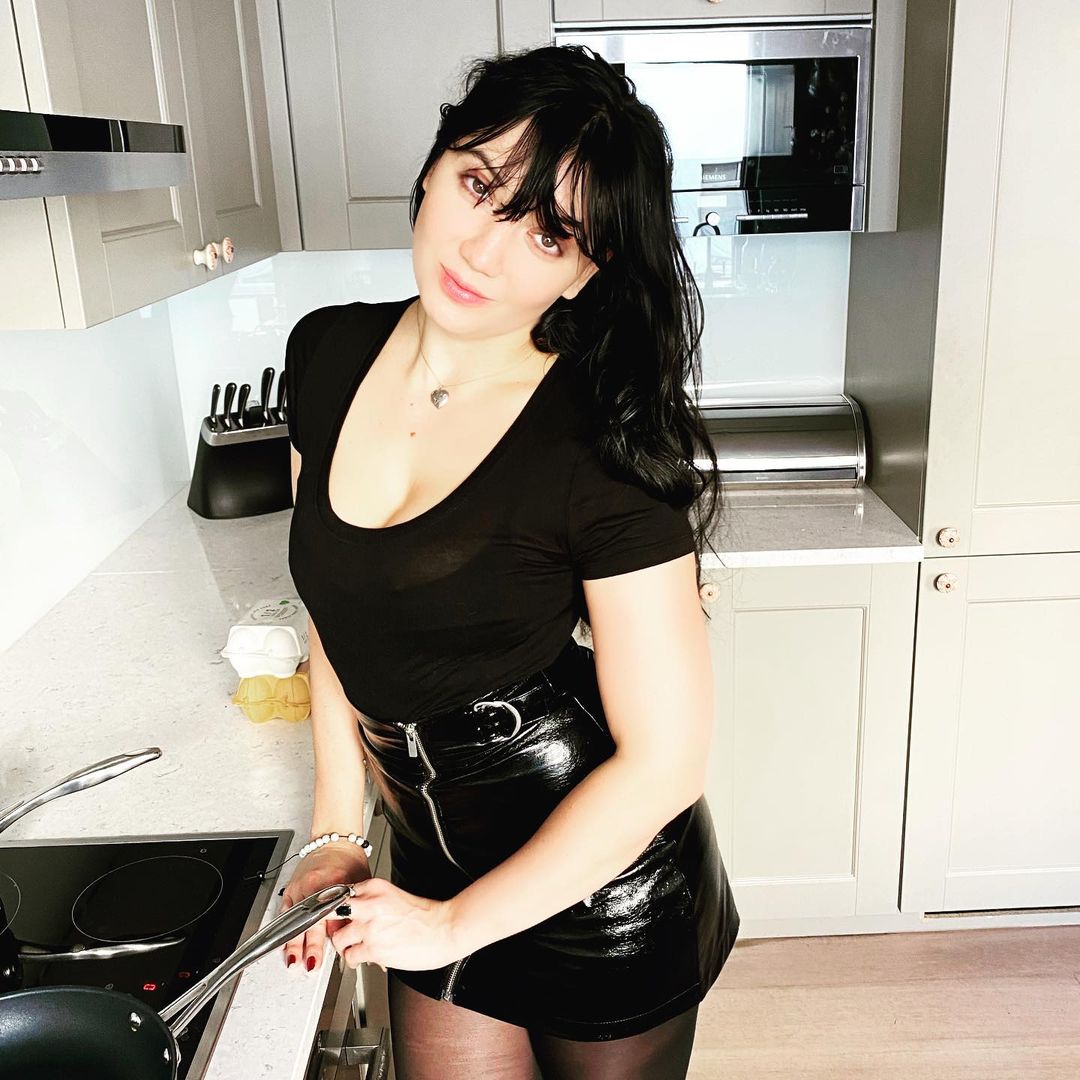 Daisy Lowe image