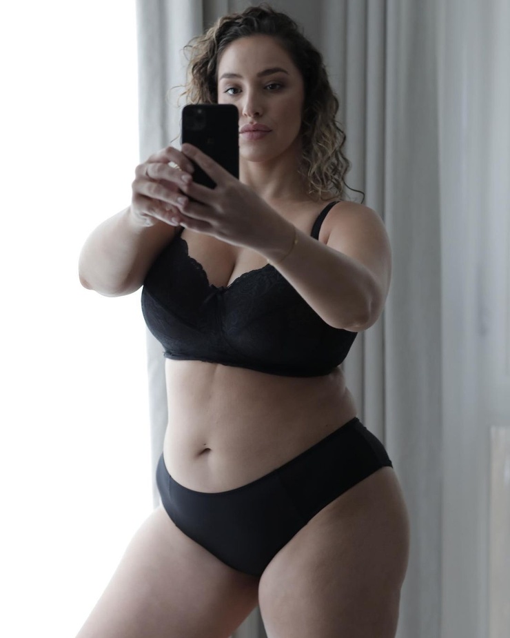 Picture of Jada Sezer