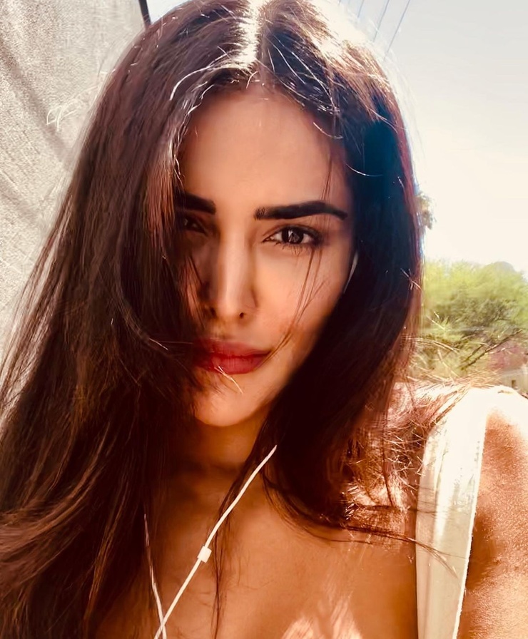 Picture of Nathalia Kaur