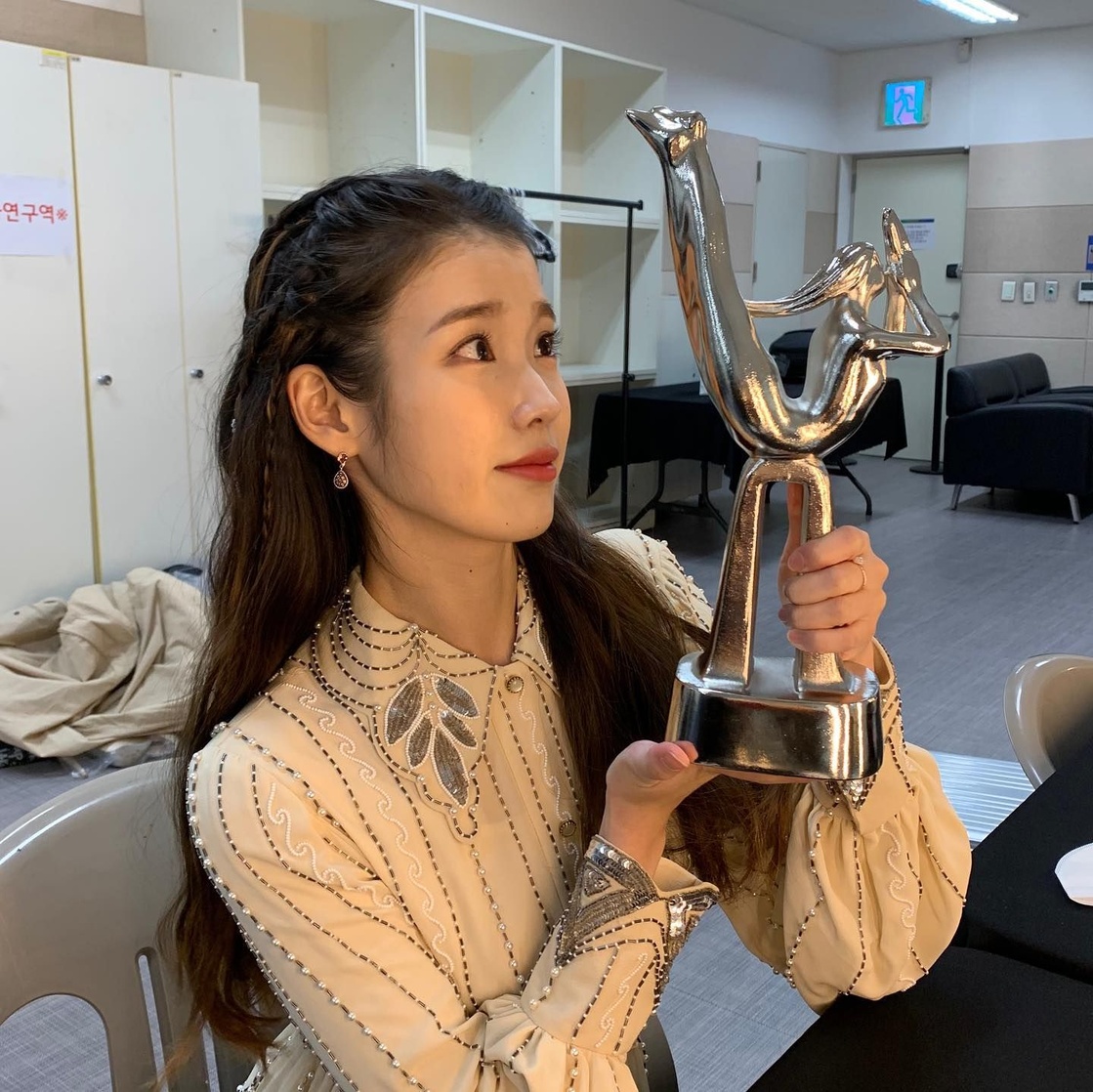 IU