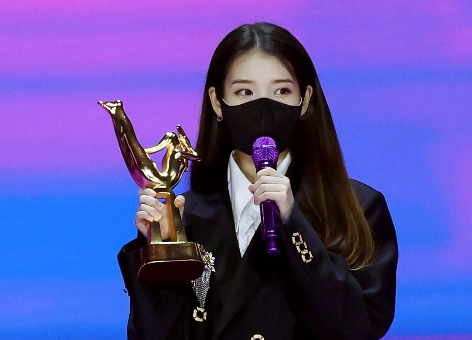 IU