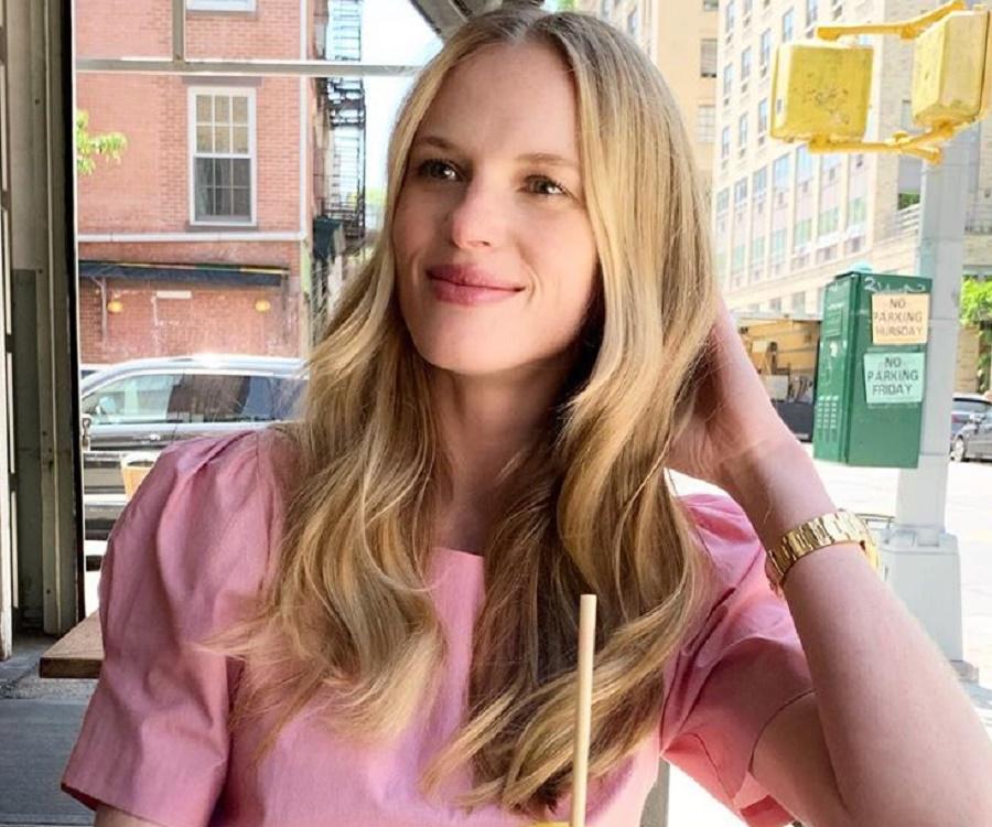 Anne Vyalitsyna Anne Vyalitsyna