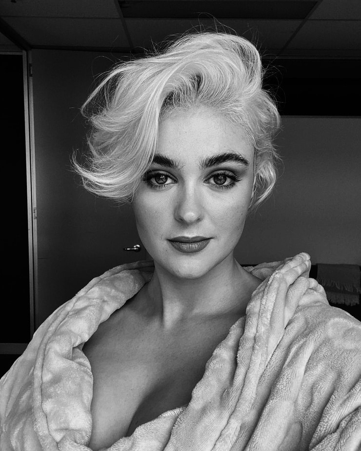 Stefania ferrario фото ню