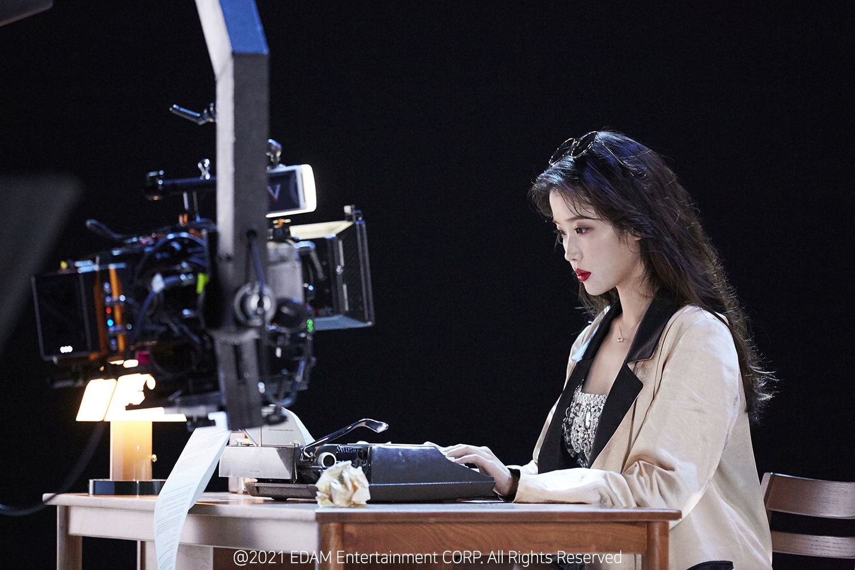 IU