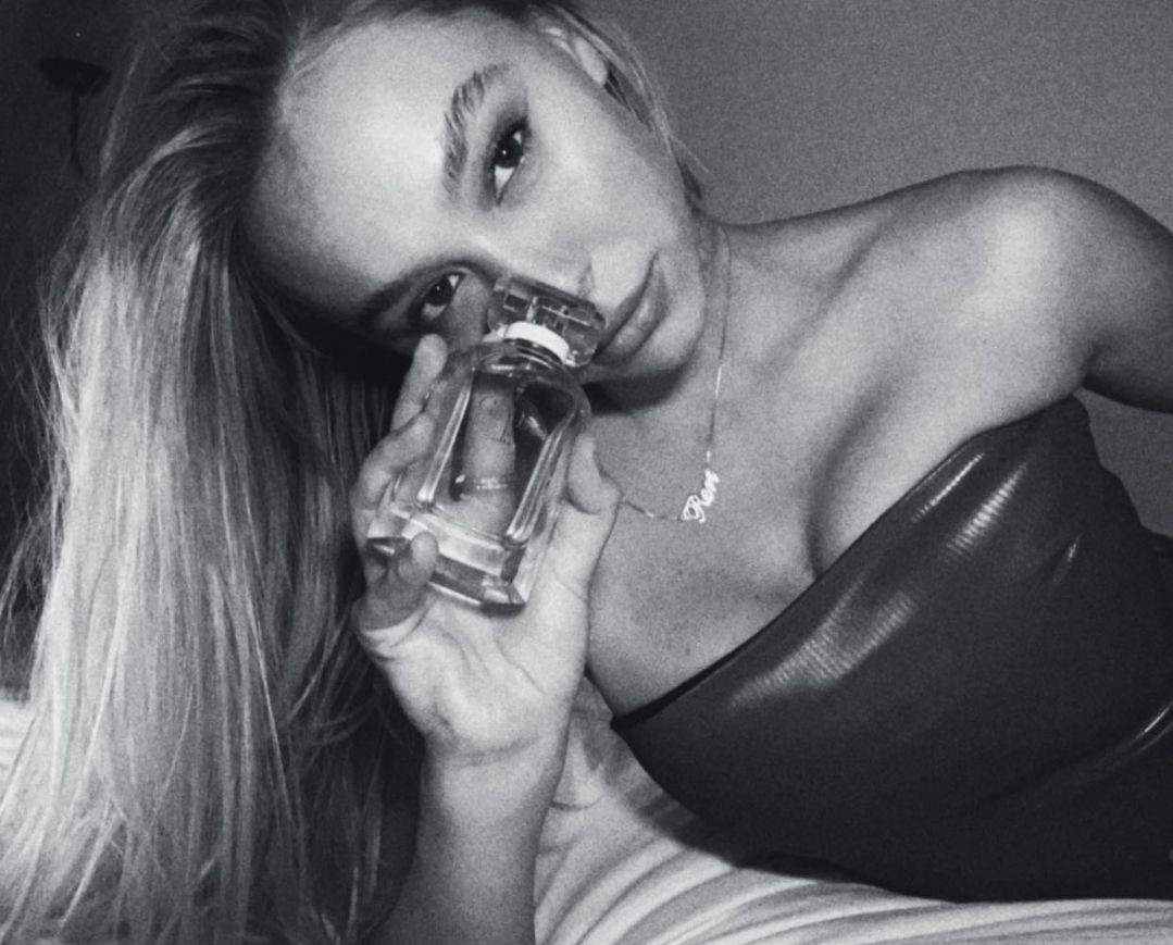 Alexis Ren