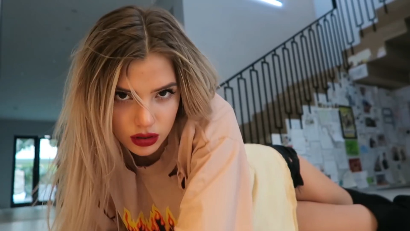 Image of Alissa Violet