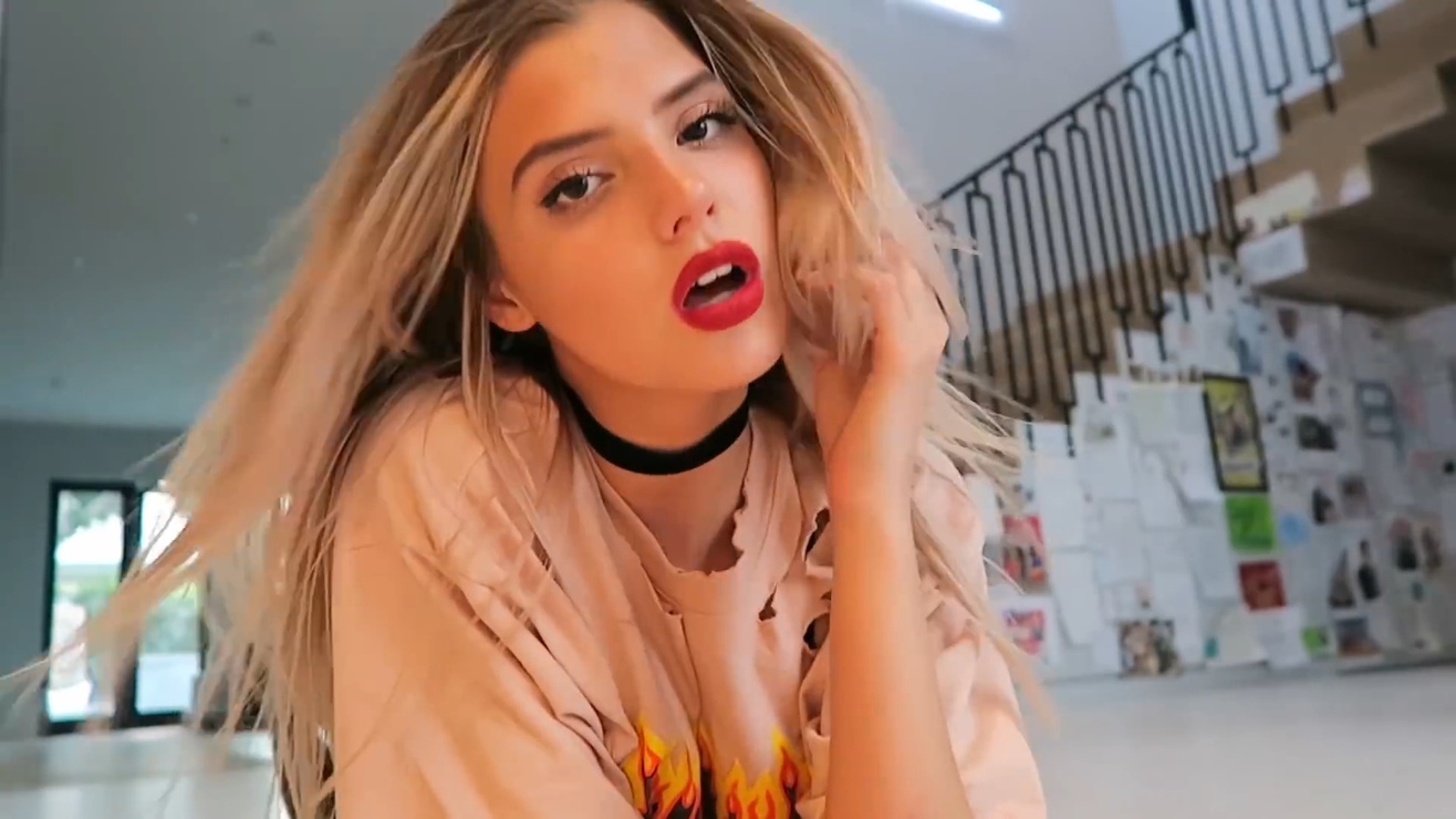 Alissa Violet image