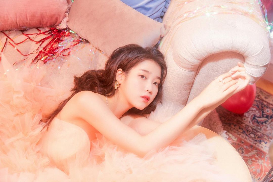 IU