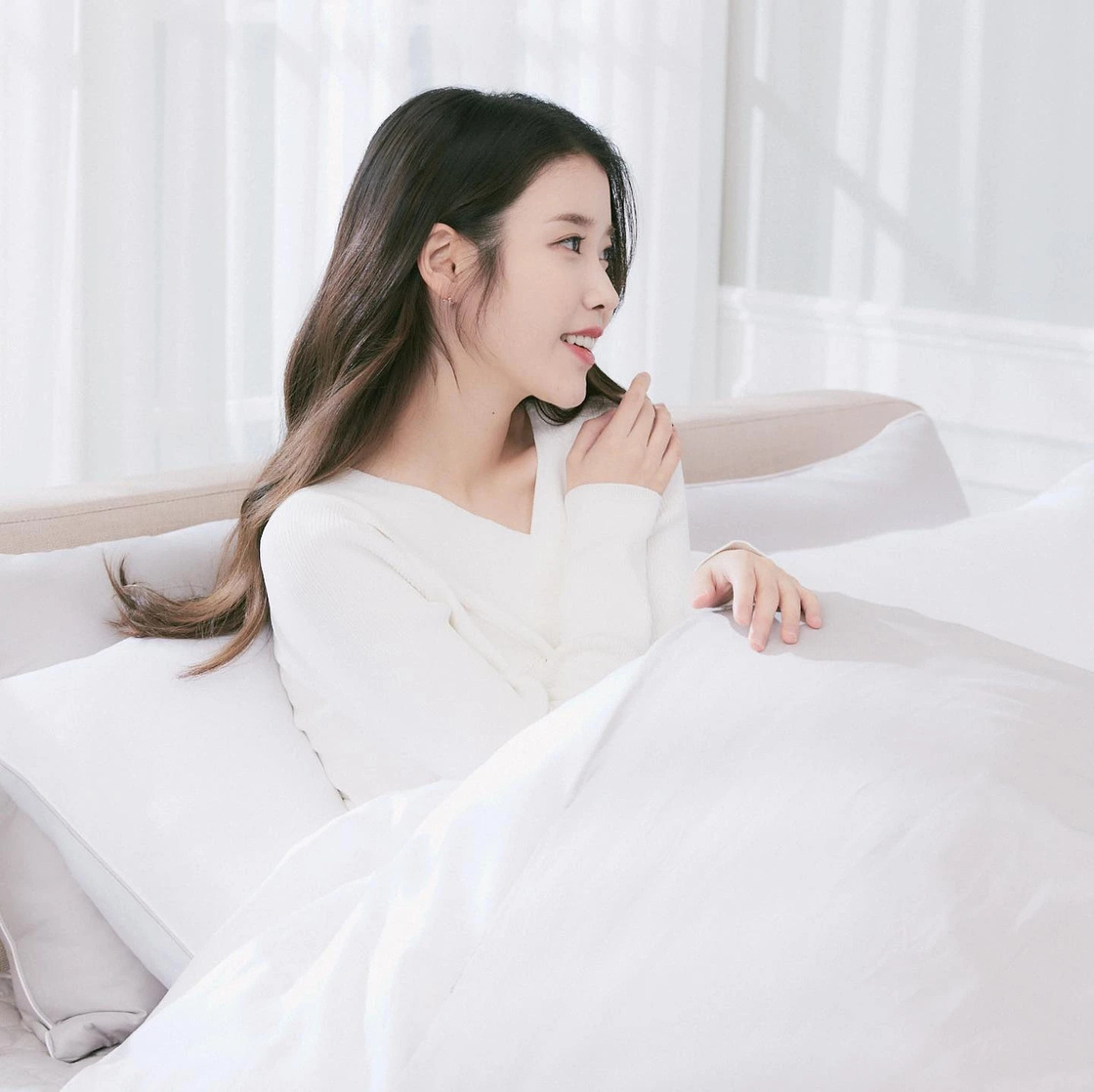 IU