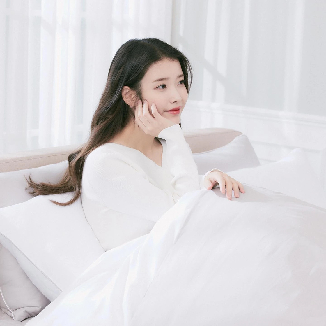 IU