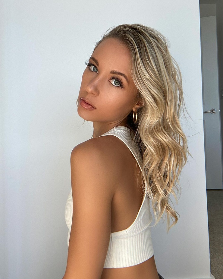 Sarah Houchens image