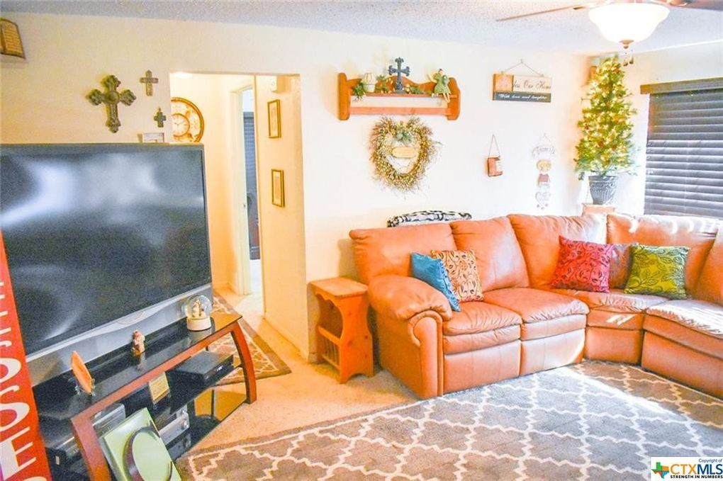 1118 Hilltop St, Belton, TX 76513