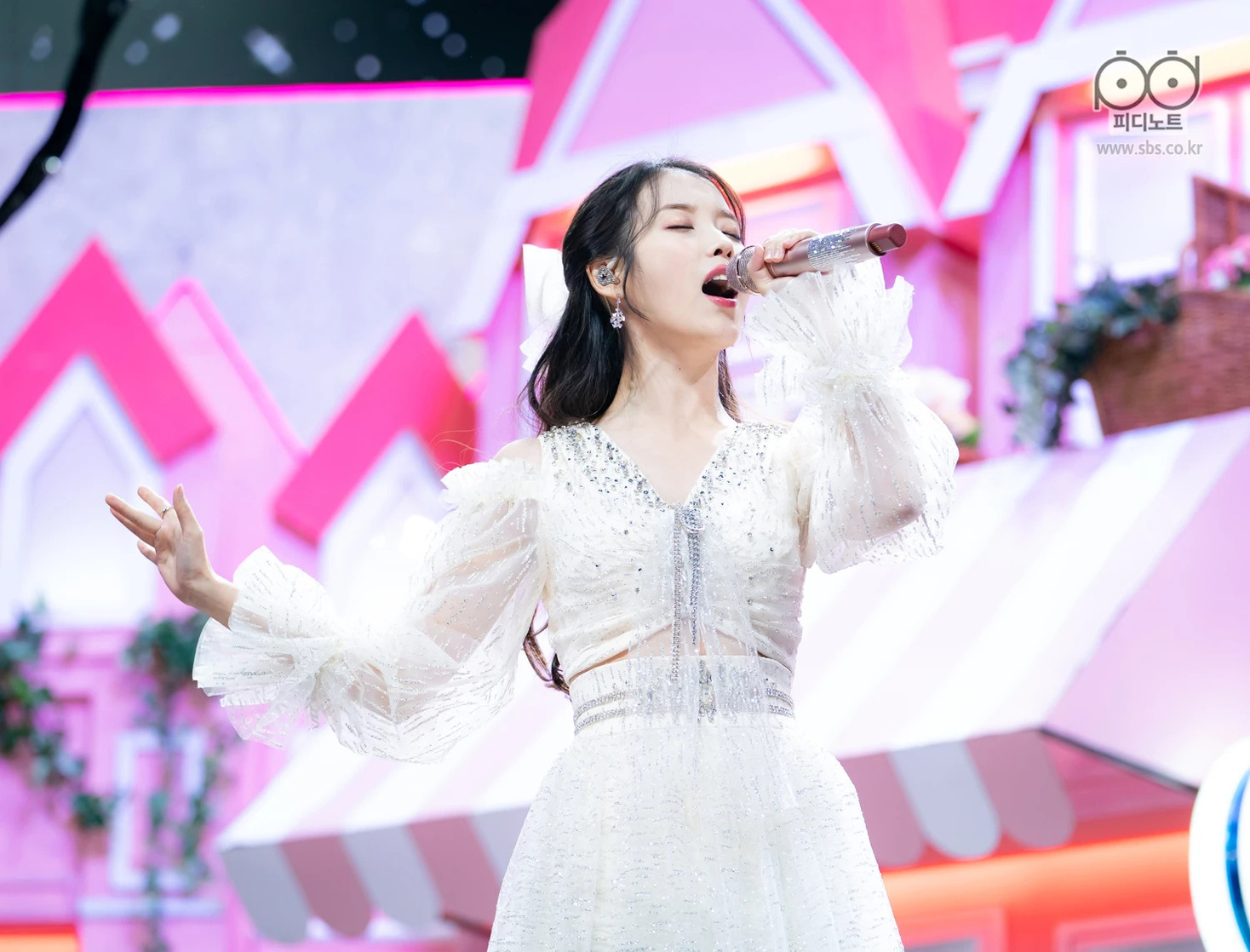 IU