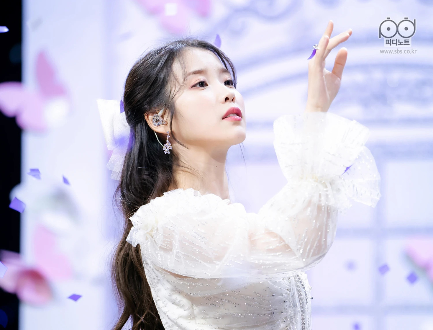 IU